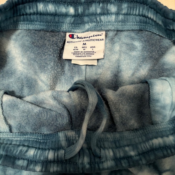 🆕 Champion Tie-Dye Shorts - Picture 4 of 4